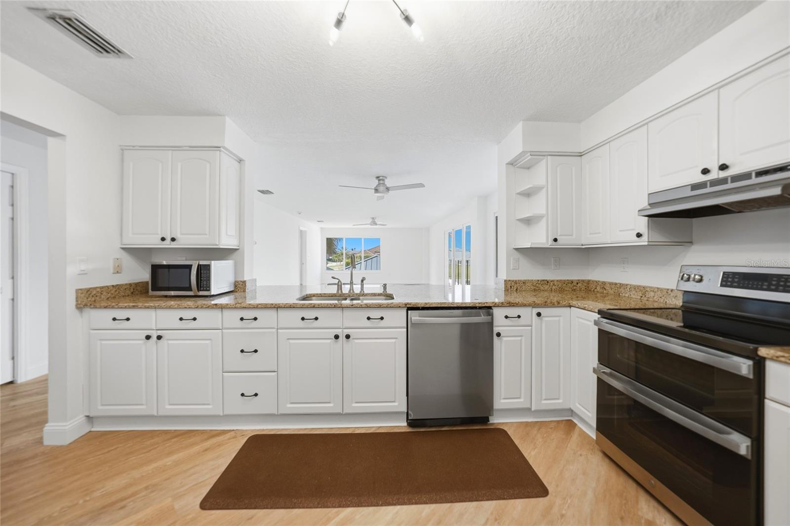PARK BCH CLUB ASSOCIATION CONDO - Residential