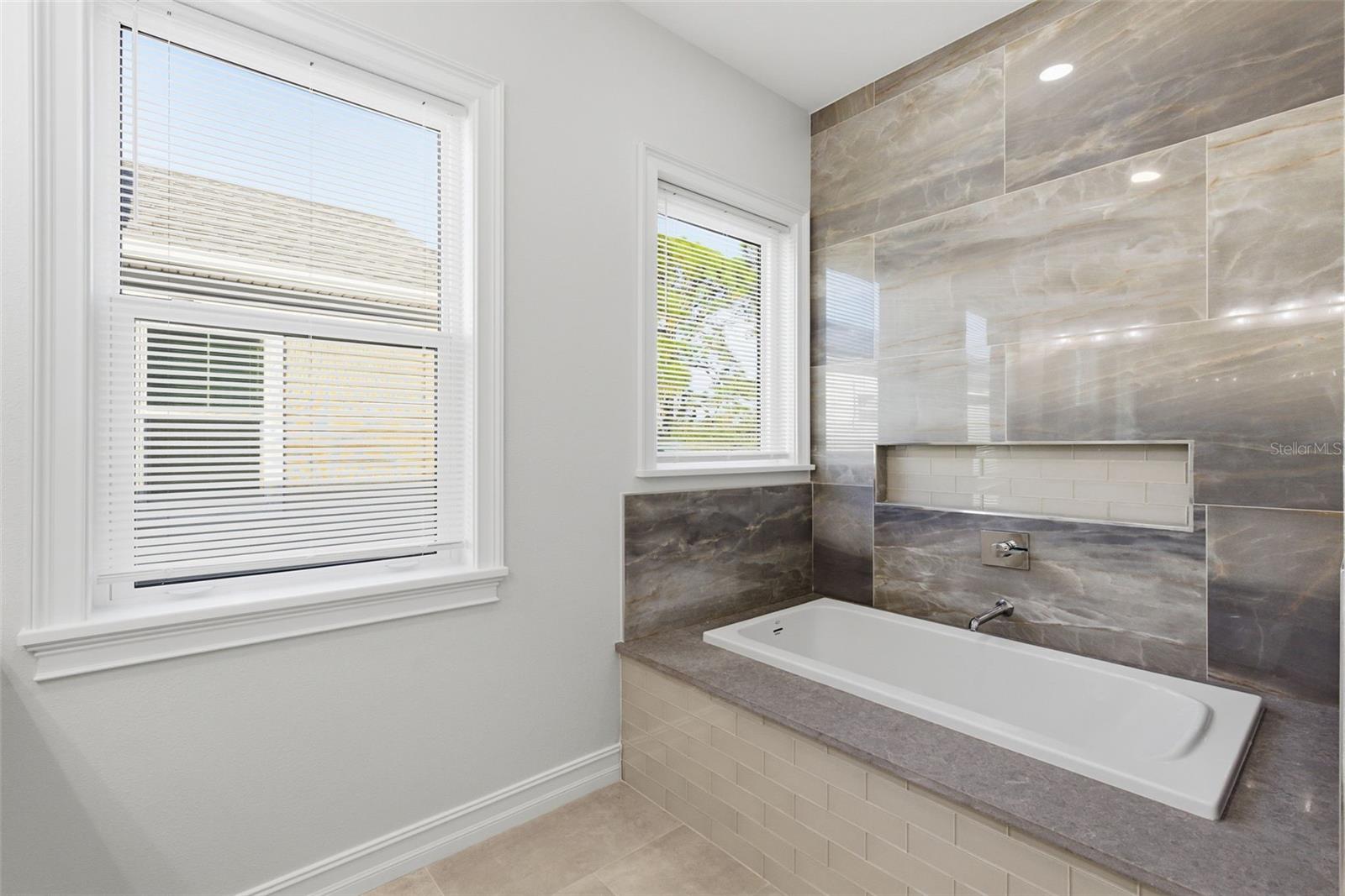 TYRONE - Residential