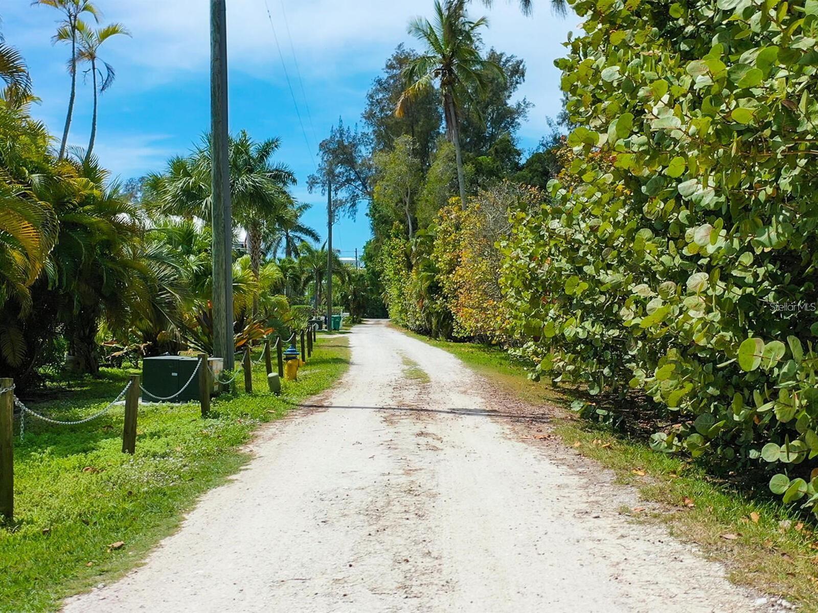 SLEEPY LAGOON - Land