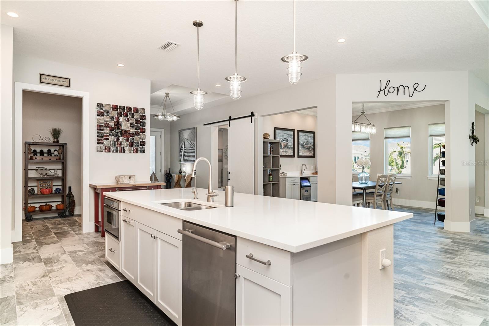 SANCTUARY COVE - Residential