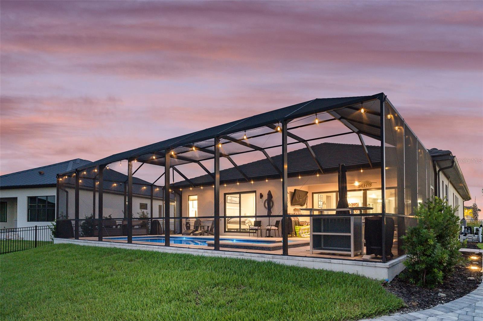 SANCTUARY COVE - Residential