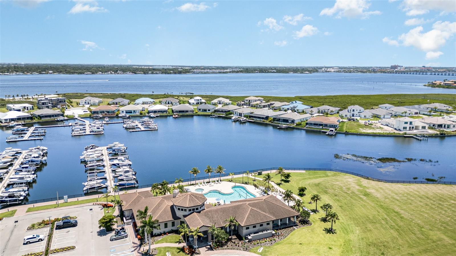 SANCTUARY COVE - Residential