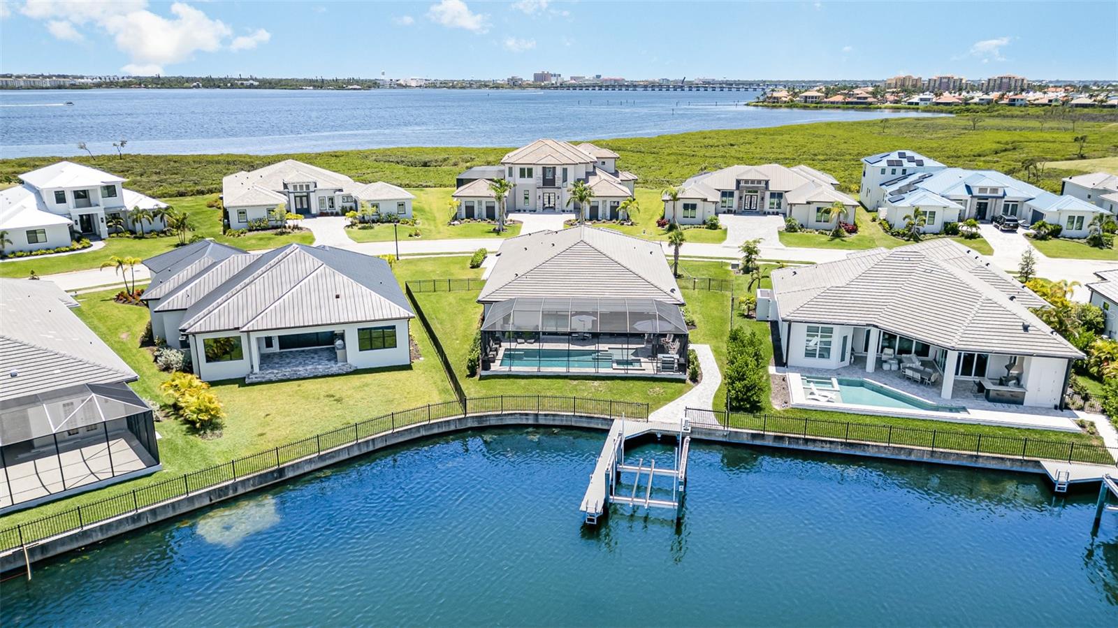 SANCTUARY COVE - Residential