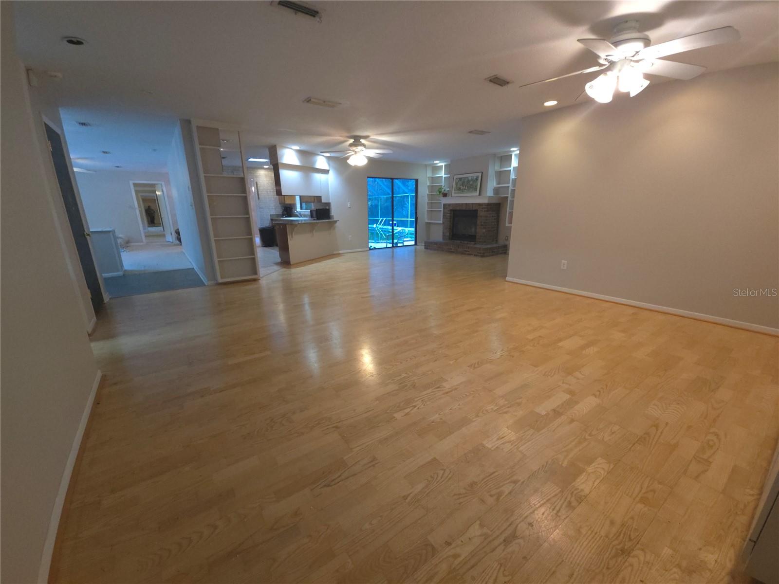 UNIVERSITY ACRES - Residential