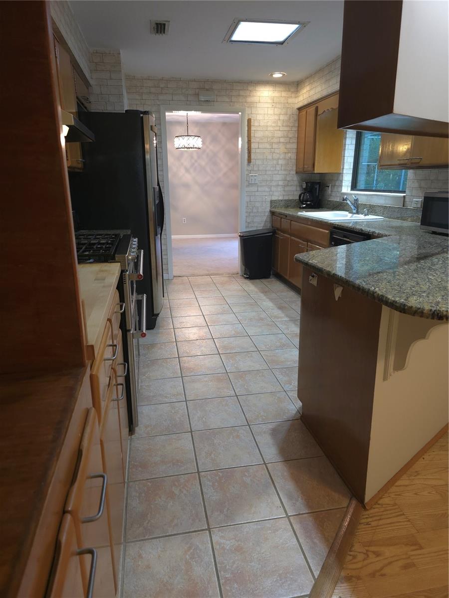 UNIVERSITY ACRES - Residential