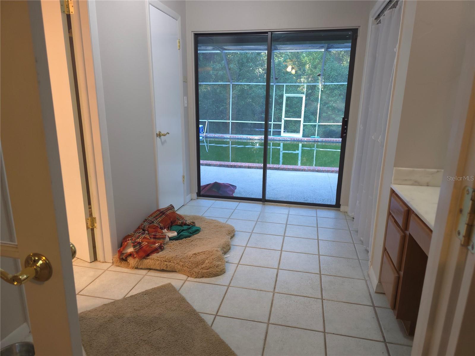 UNIVERSITY ACRES - Residential