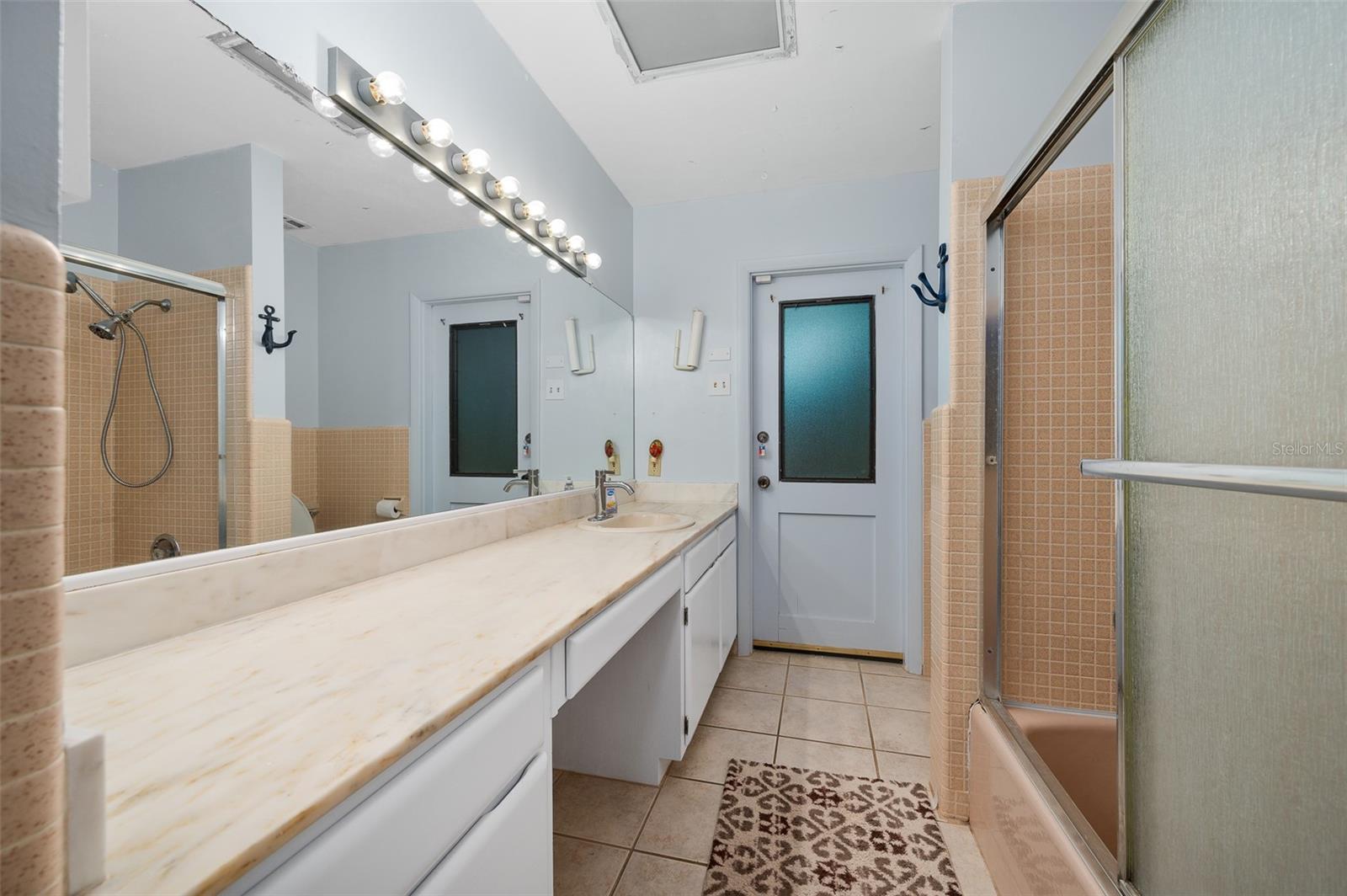 UNIVERSITY ACRES - Residential