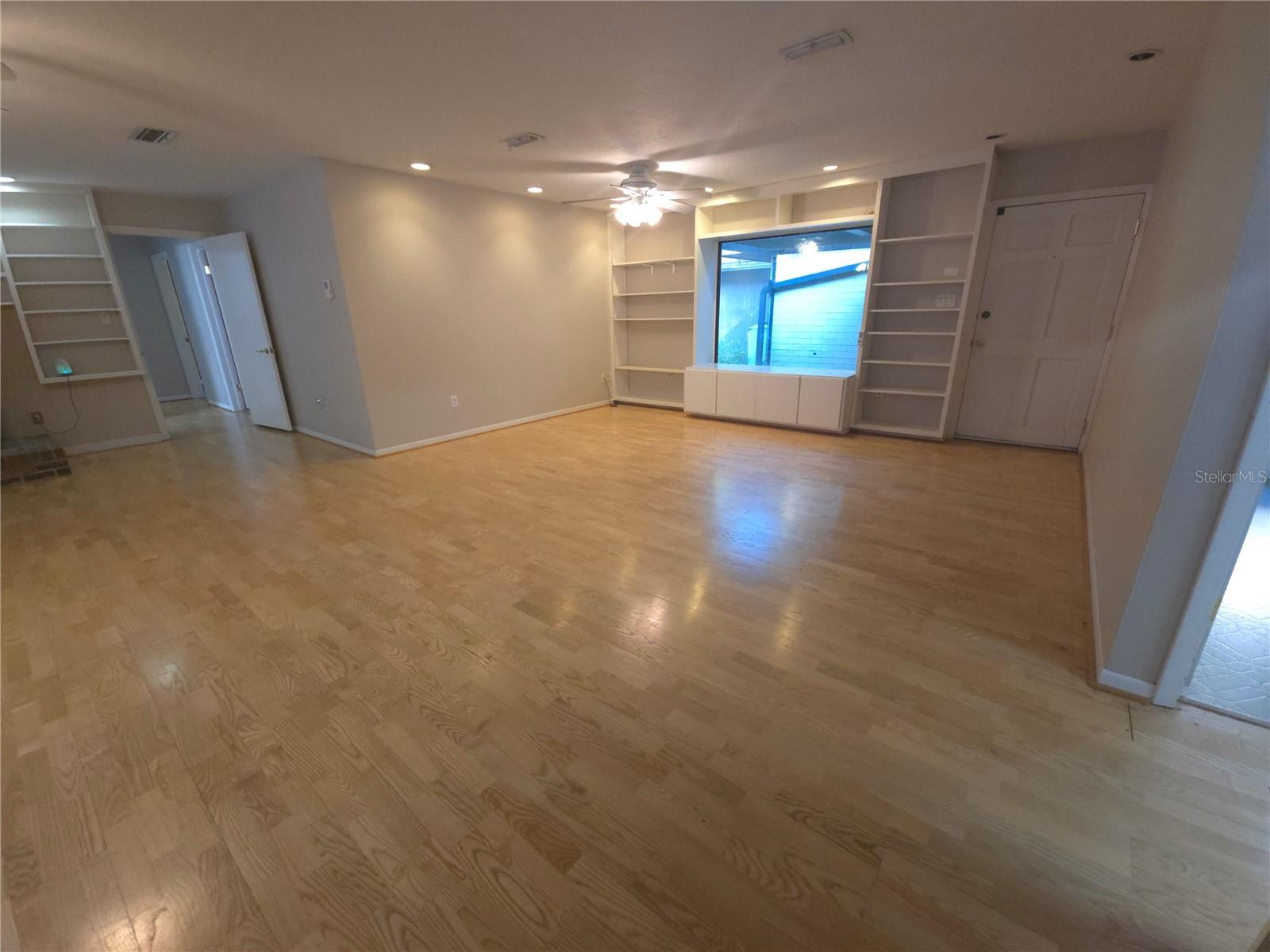 UNIVERSITY ACRES - Residential