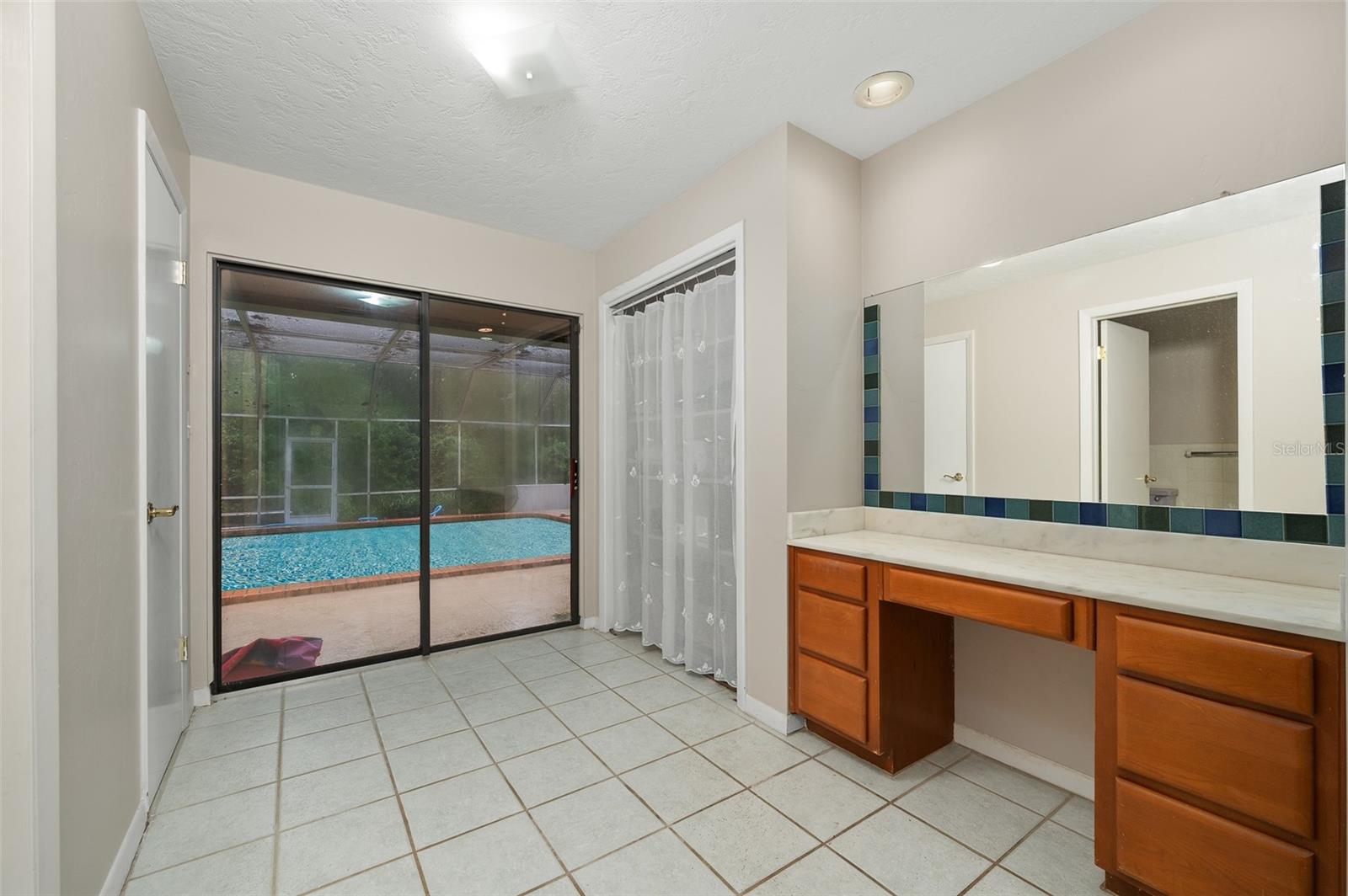 UNIVERSITY ACRES - Residential