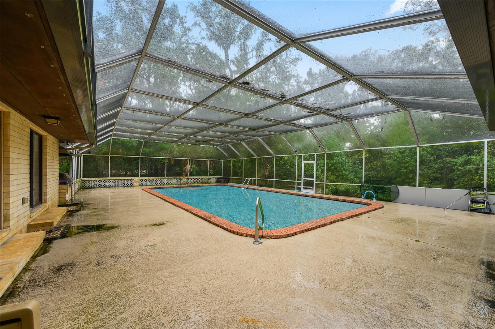 UNIVERSITY ACRES - Residential