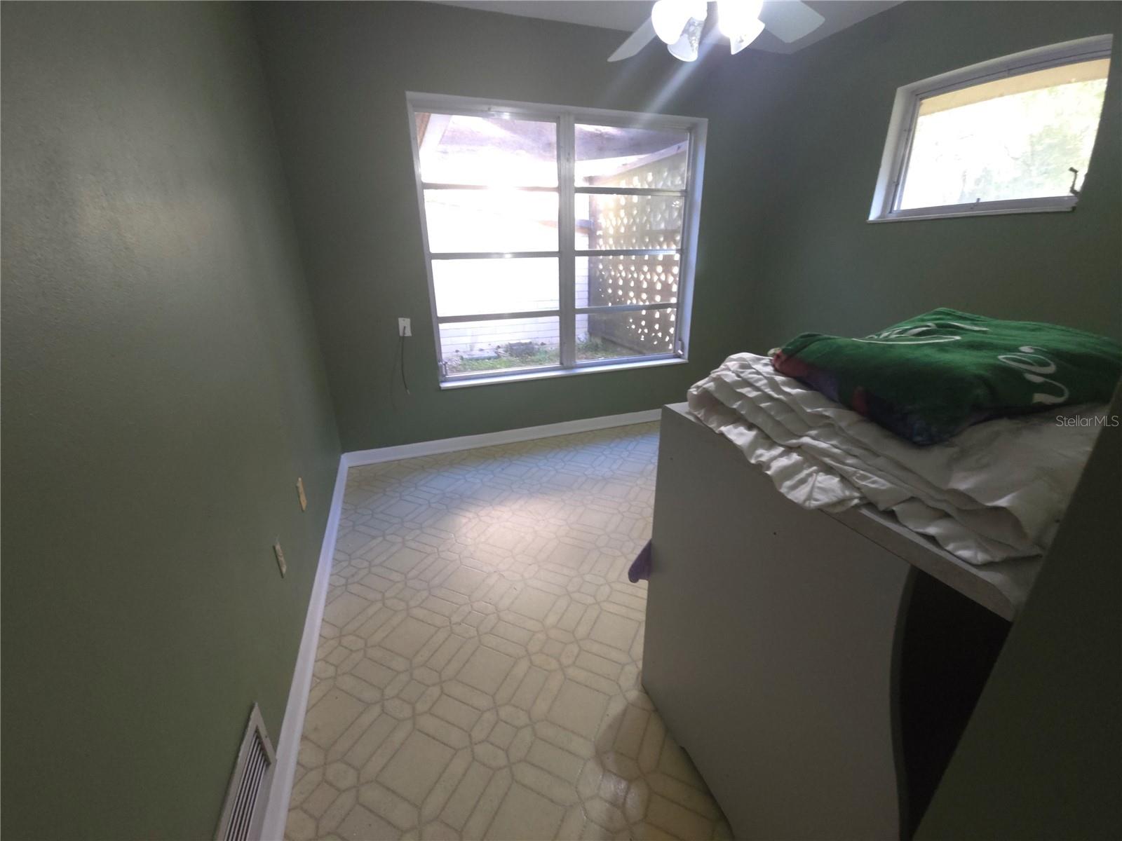 UNIVERSITY ACRES - Residential