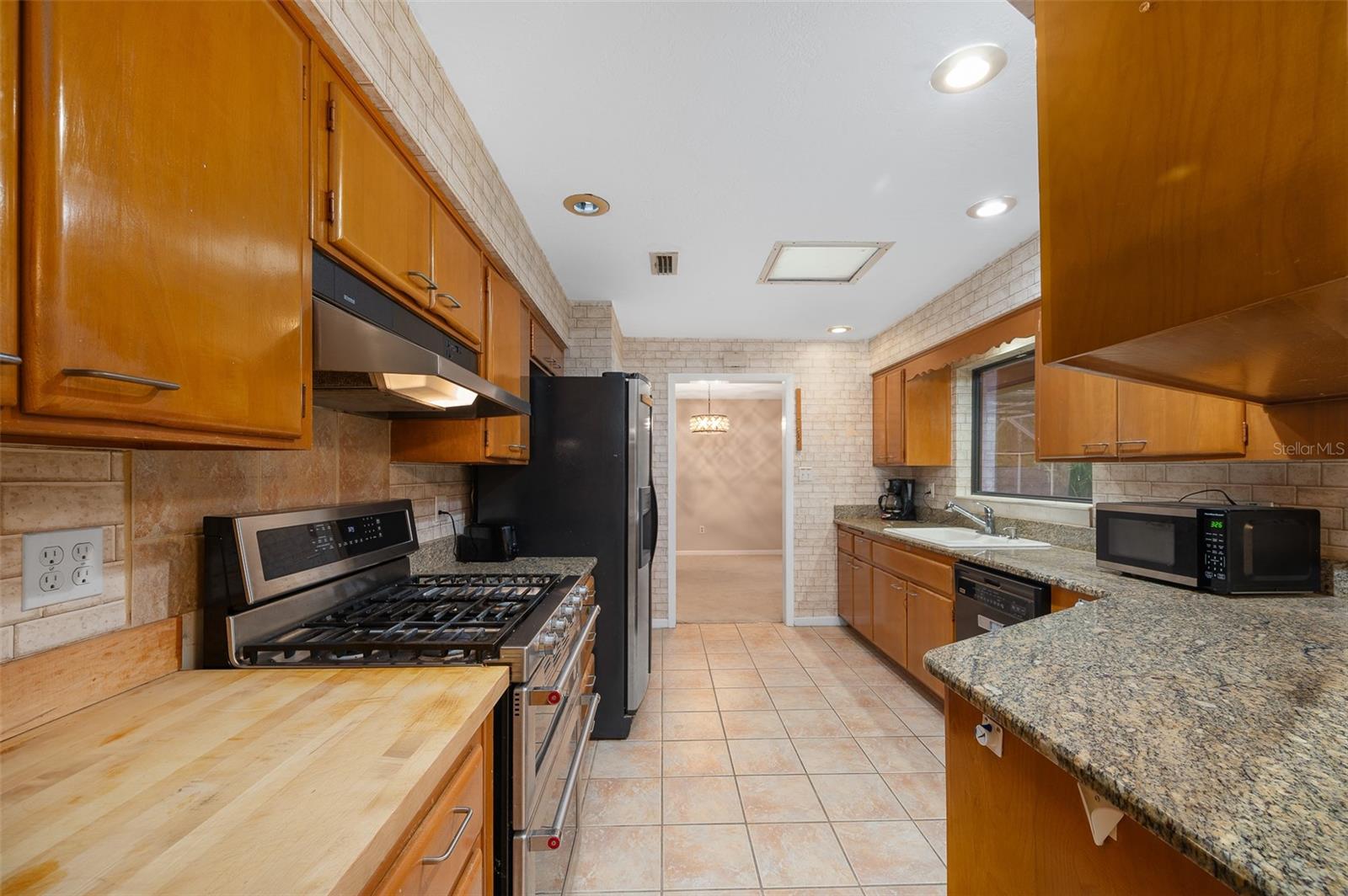 UNIVERSITY ACRES - Residential