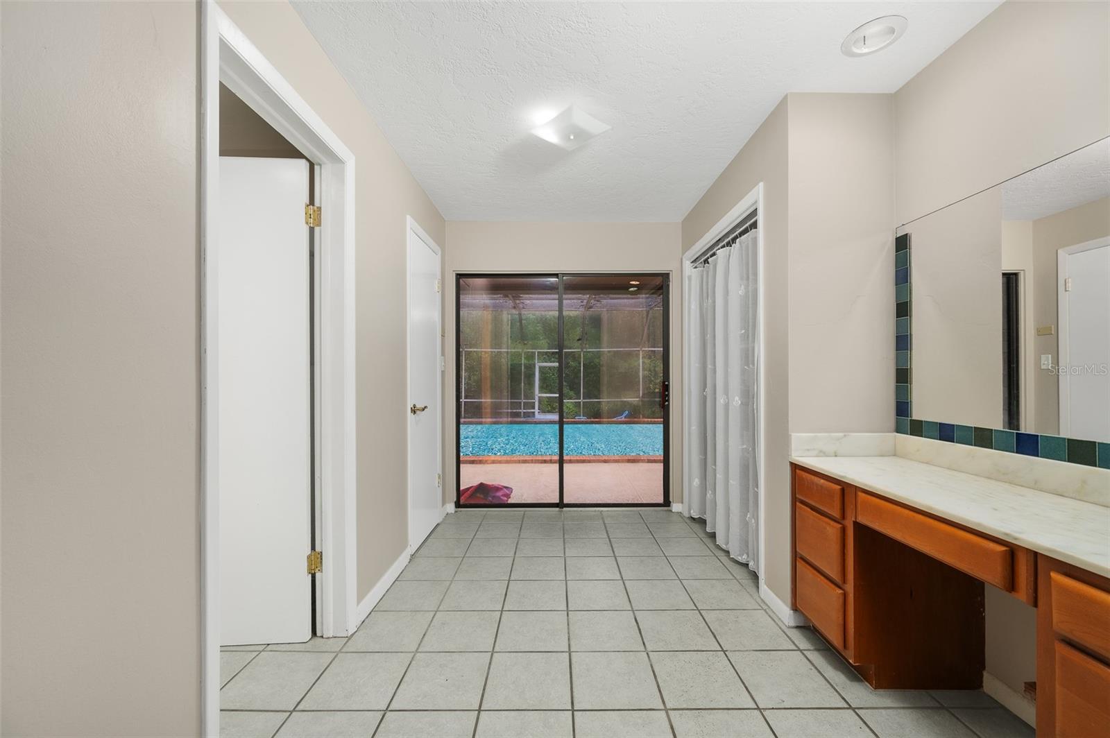 UNIVERSITY ACRES - Residential