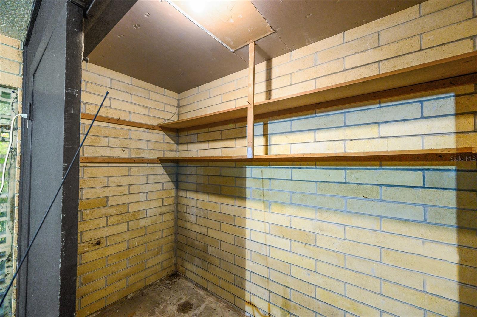 UNIVERSITY ACRES - Residential