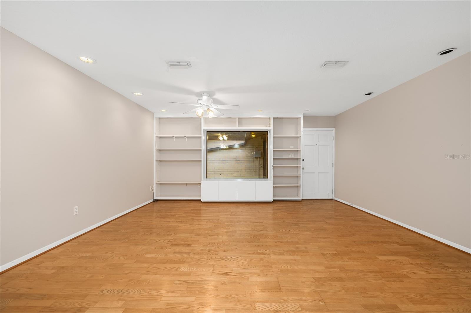 UNIVERSITY ACRES - Residential