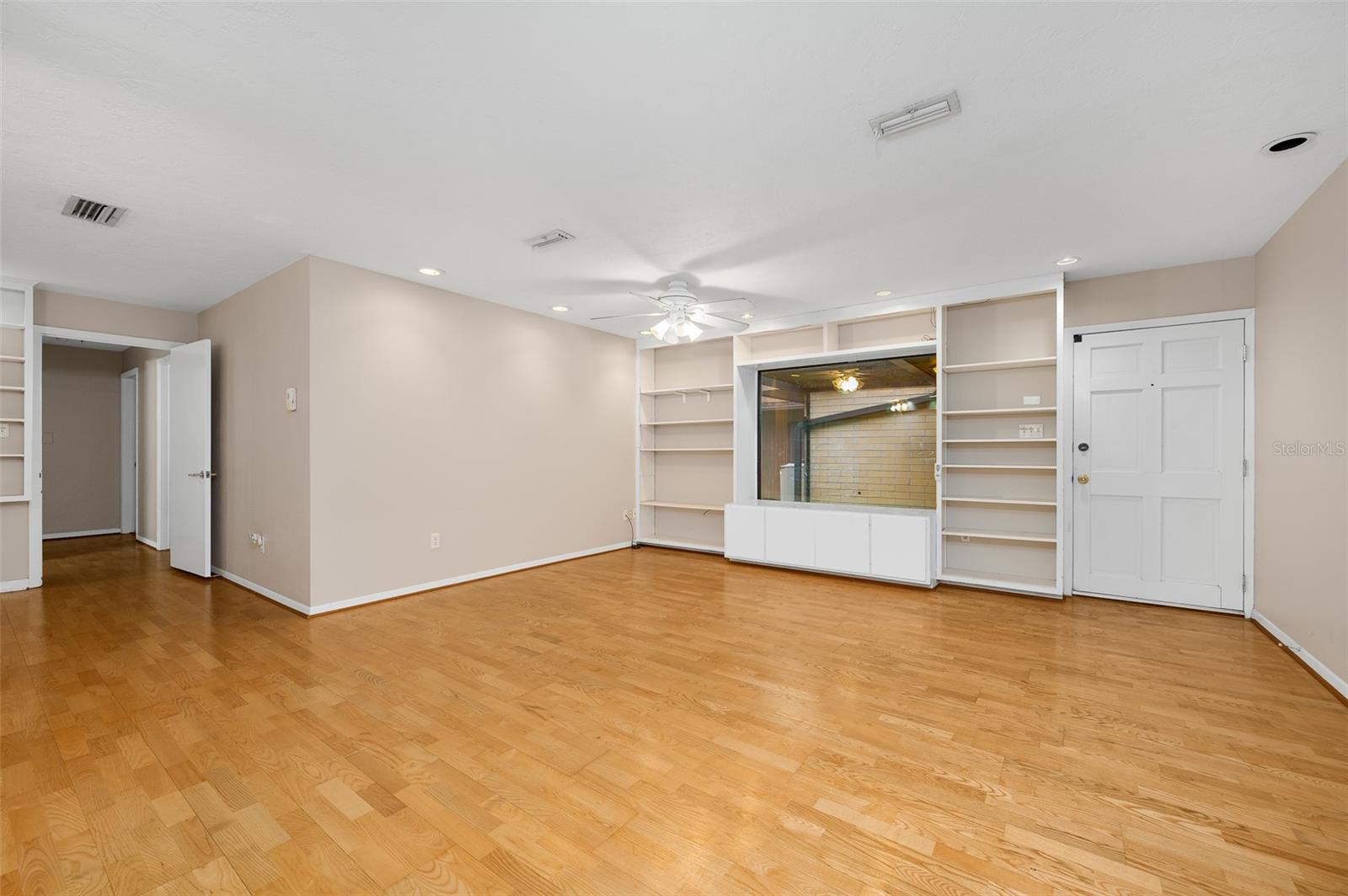 UNIVERSITY ACRES - Residential