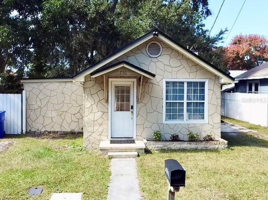 WELCOME to this lovely 2 bed/2 bath HOME that is conveniently located in the Historic Downtown Kissimmee. This house is ideally located close to major roadways, restaurants, gas stations, hospitals, and much more. This property is Great for a Primary Residence or Investment Property. NO HOA! Schedule your showing today!
