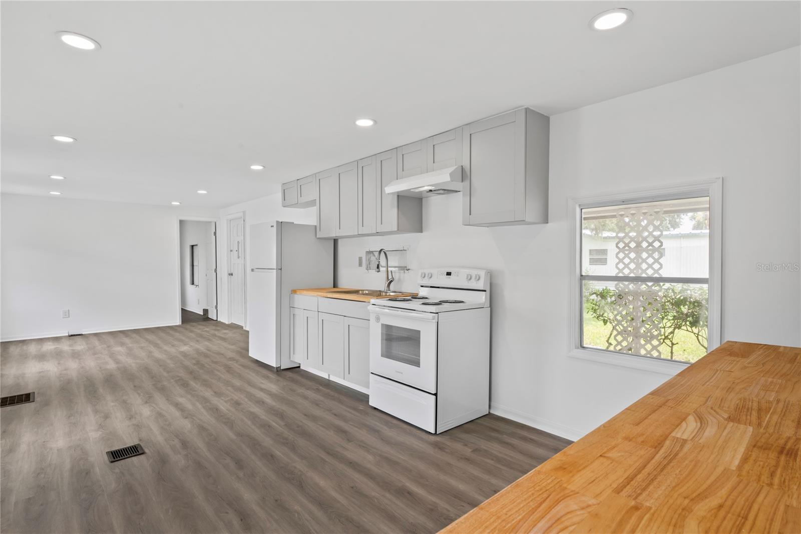 PALMS MOBILE HOME ESTATES - Residential