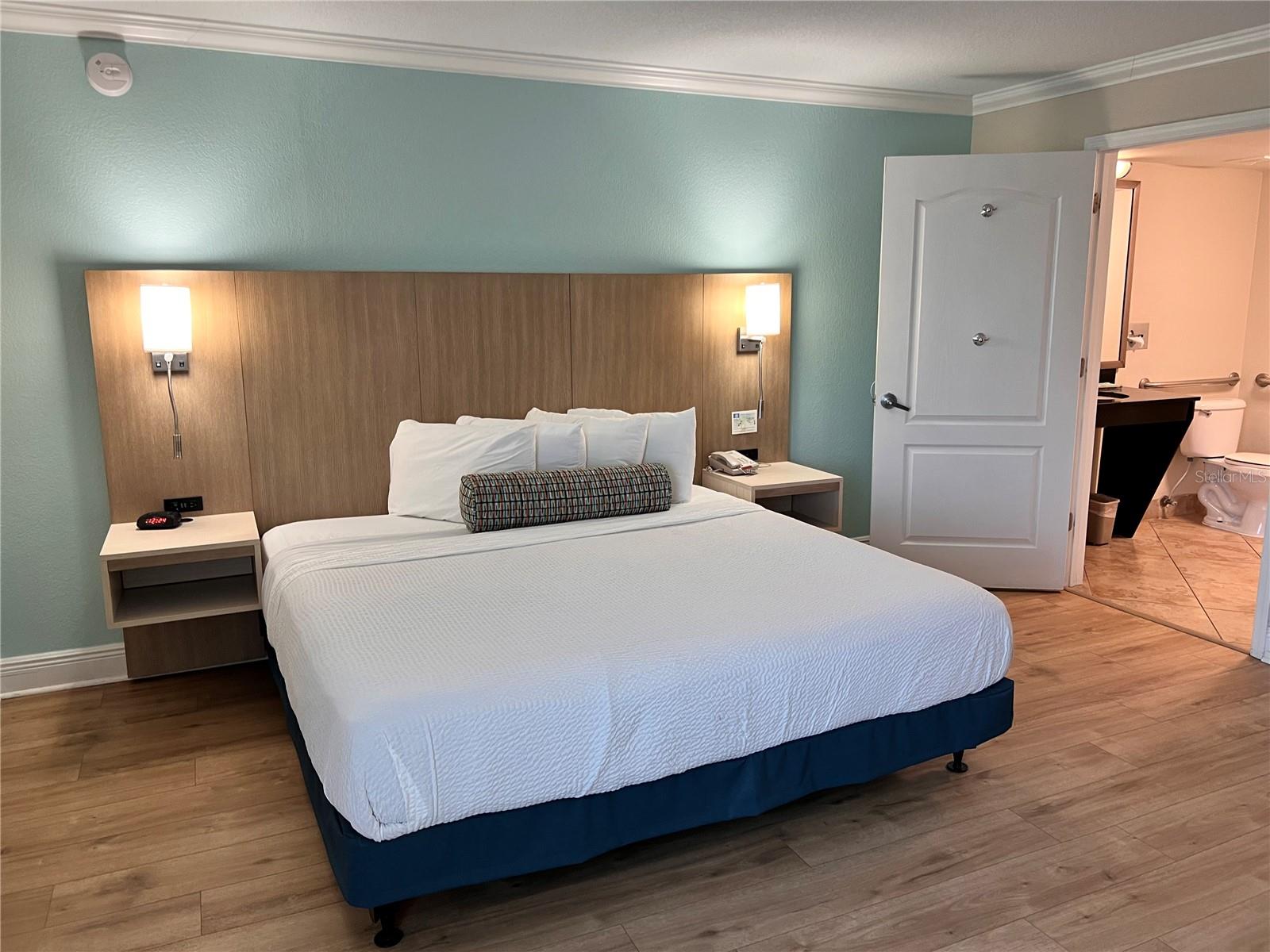 MERIDIAN PALMS COMM CONDO - Residential