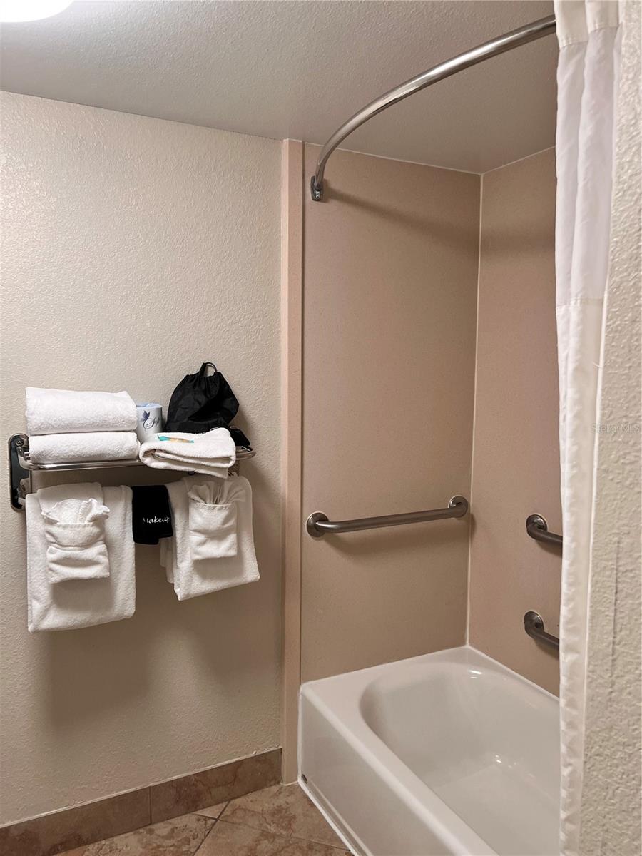 MERIDIAN PALMS COMM CONDO - Residential