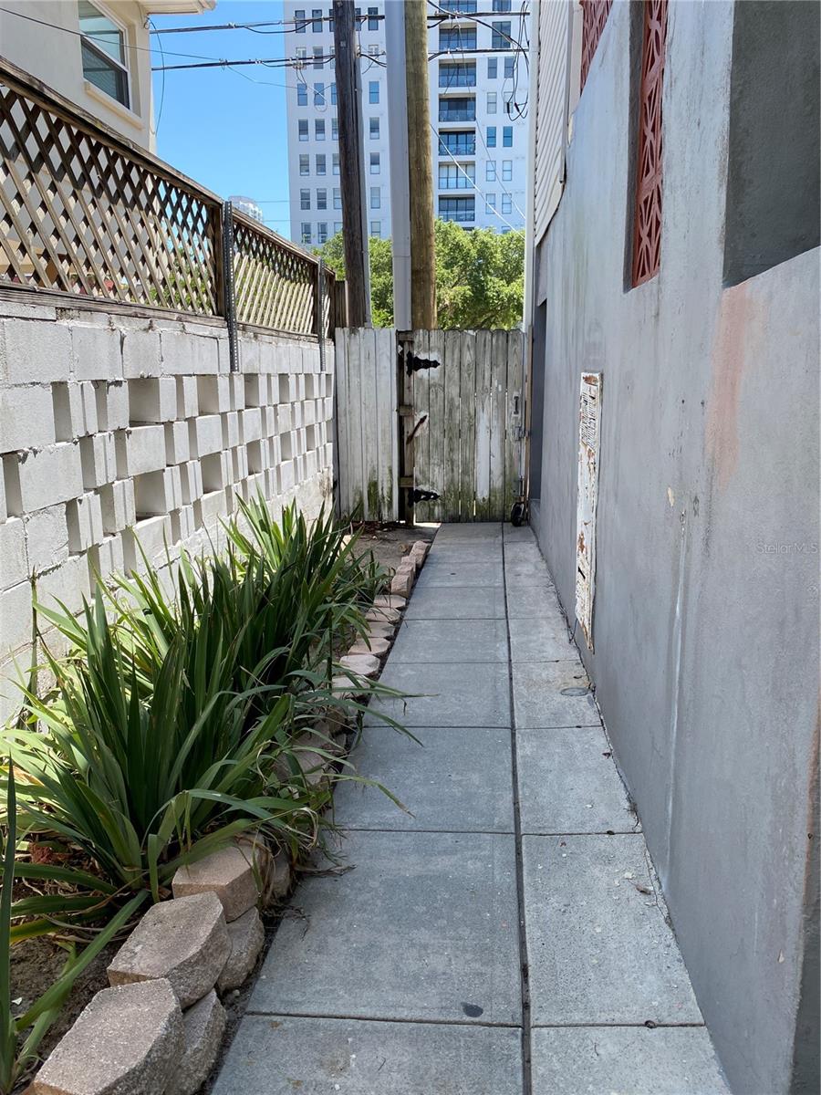 THORNTONS ADD - Residential Lease