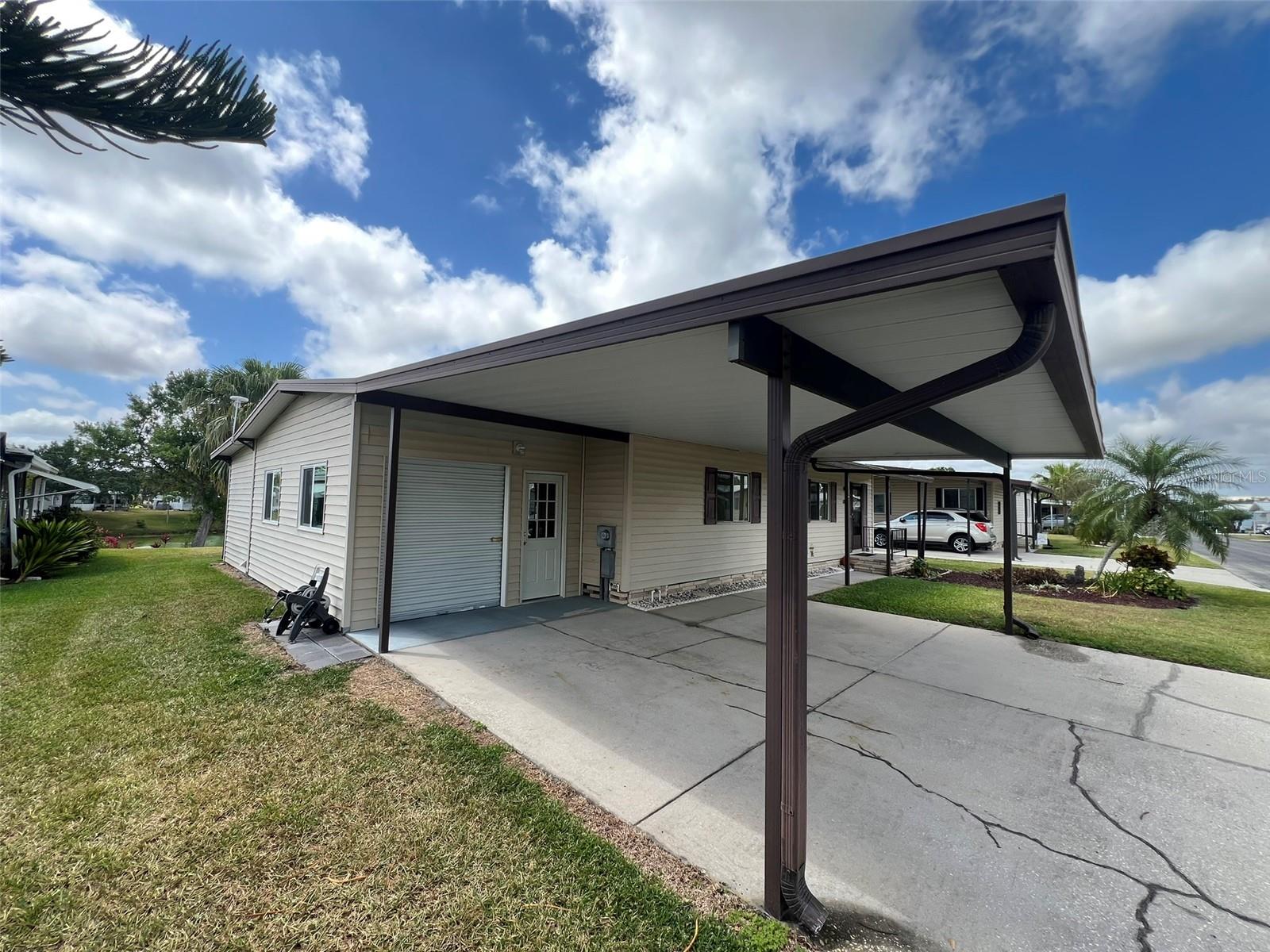 FLORAL LAKES - Residential