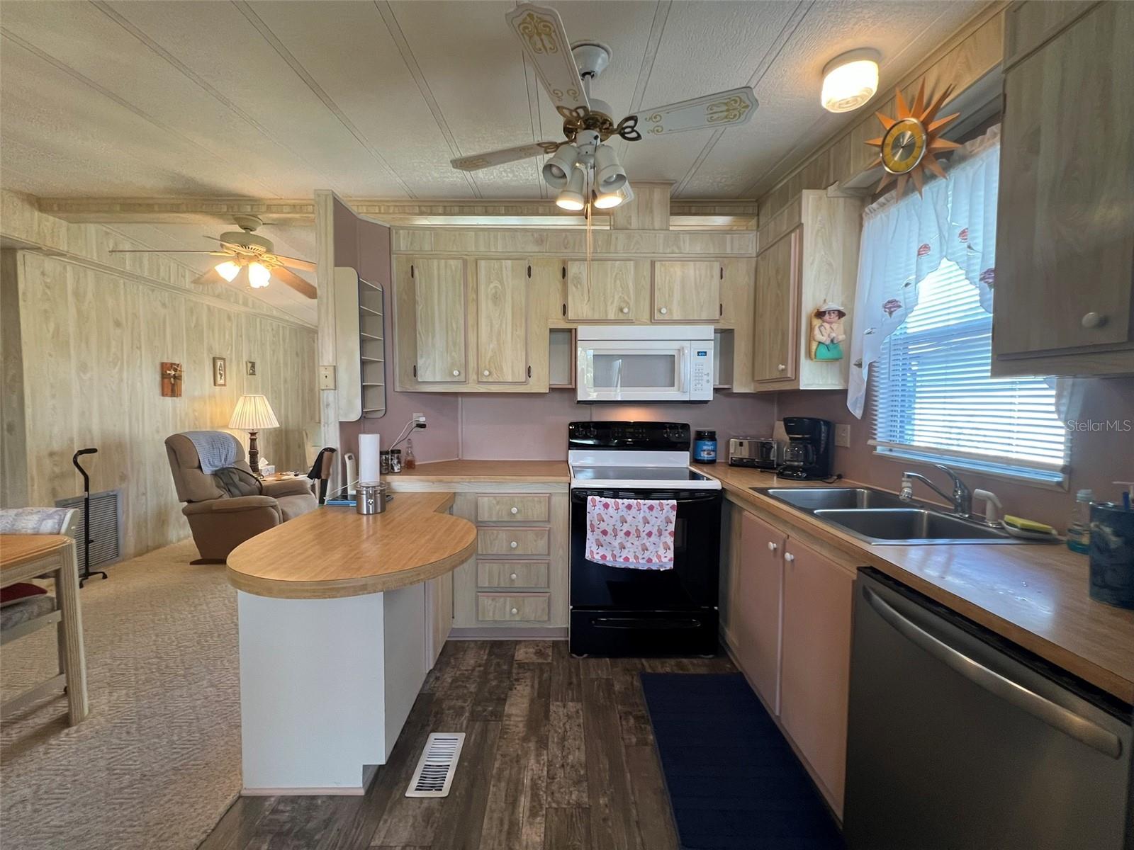 FLORAL LAKES - Residential