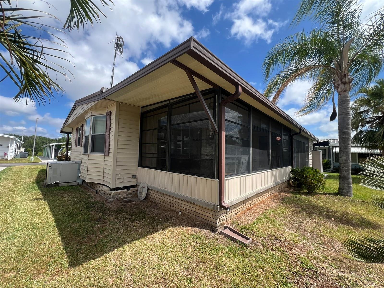 FLORAL LAKES - Residential