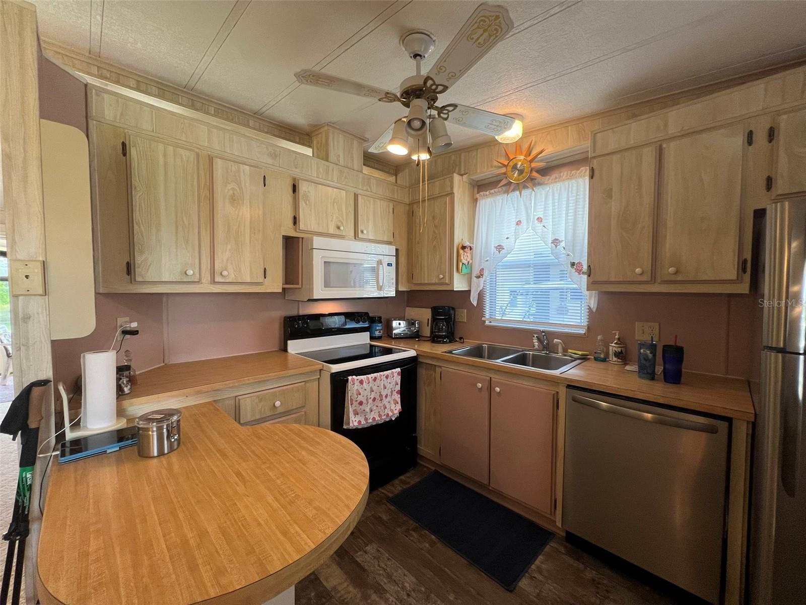 FLORAL LAKES - Residential