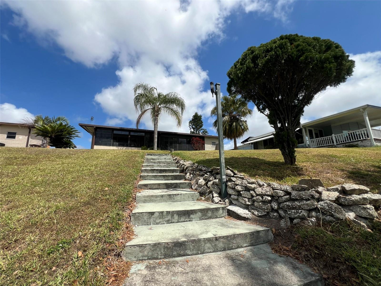 FLORAL LAKES - Residential