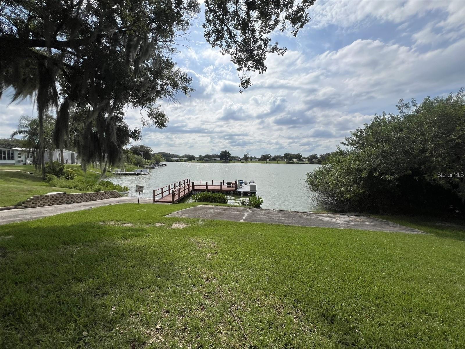 FLORAL LAKES - Residential