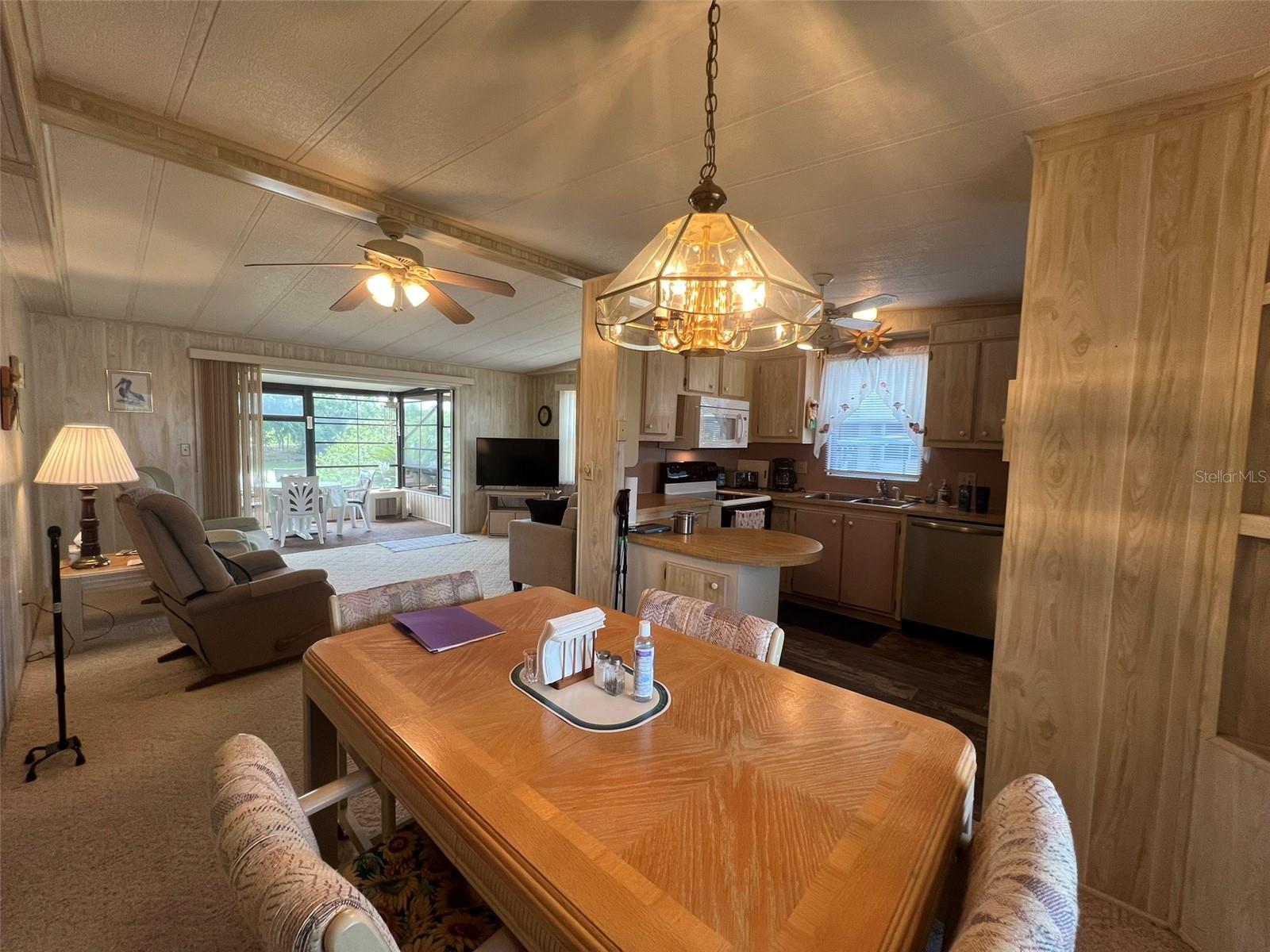 FLORAL LAKES - Residential