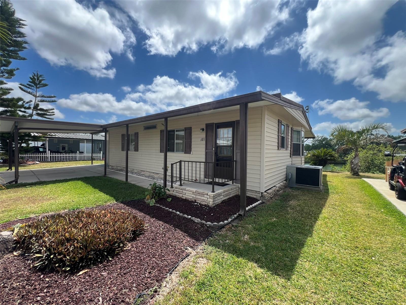 FLORAL LAKES - Residential