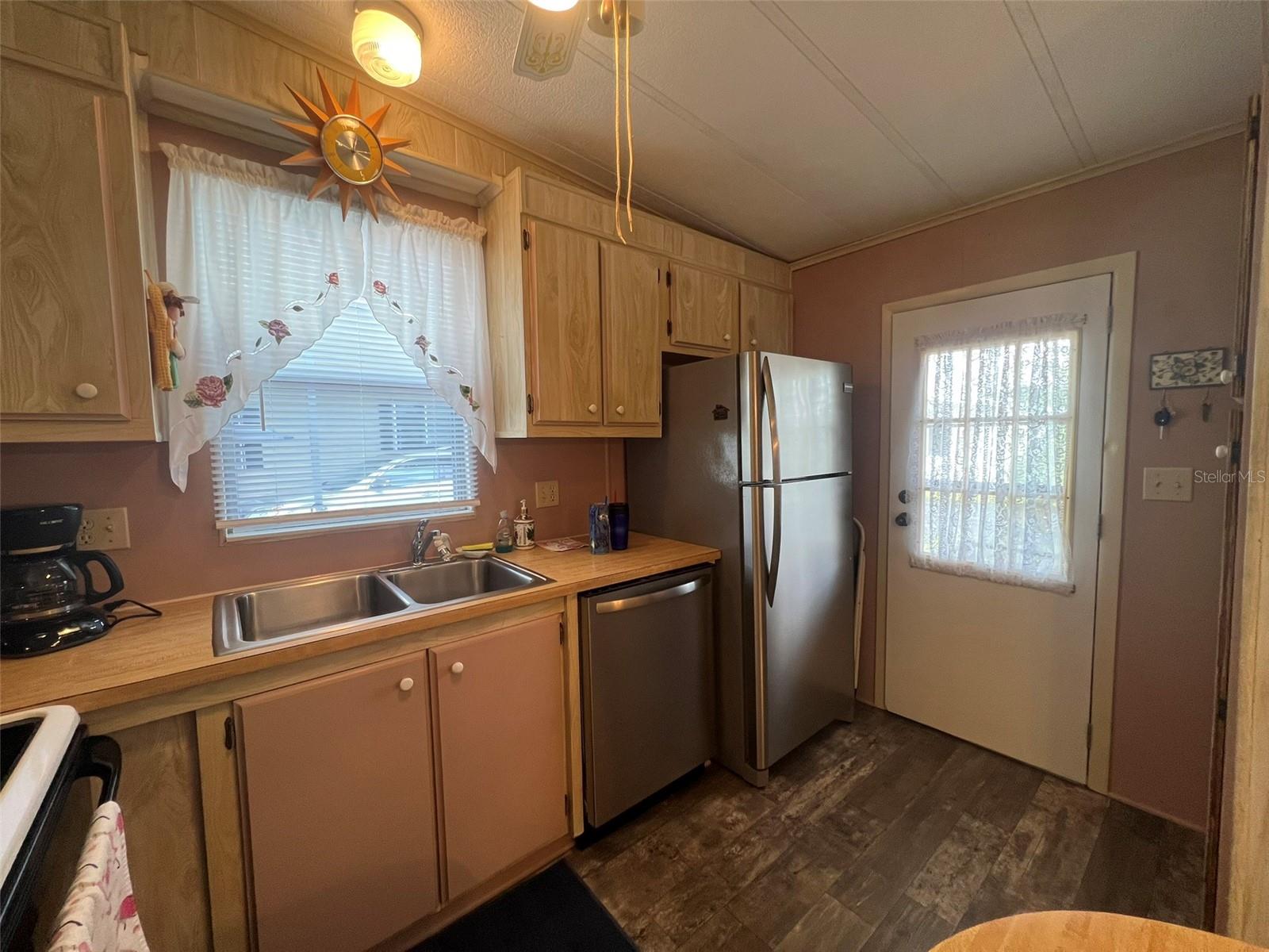 FLORAL LAKES - Residential