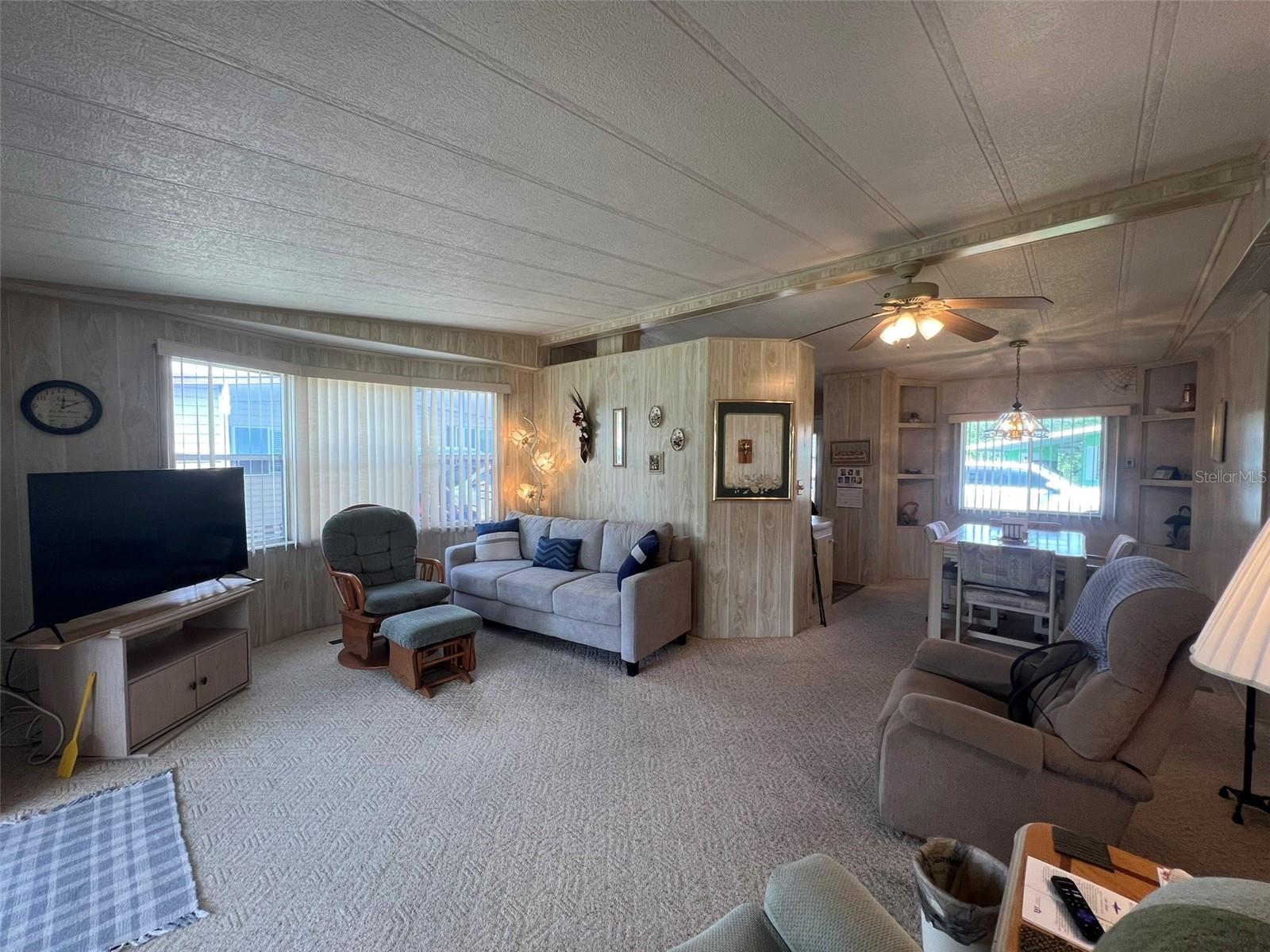 FLORAL LAKES - Residential