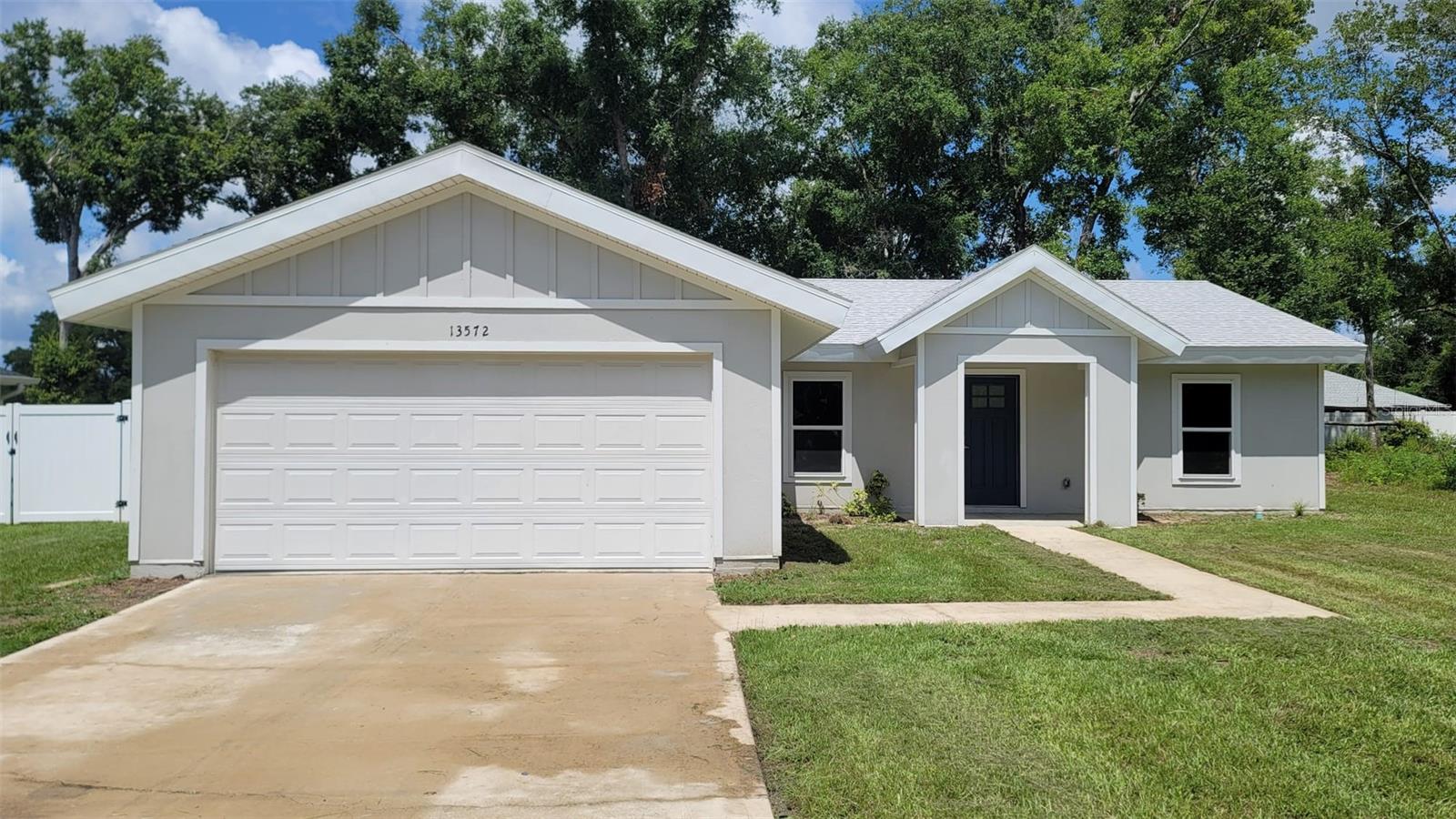 8193 - LAKE WEIR SHORES - Residential
