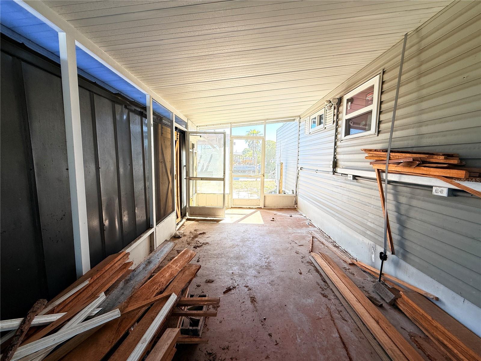 SIGNAL COVE - Residential