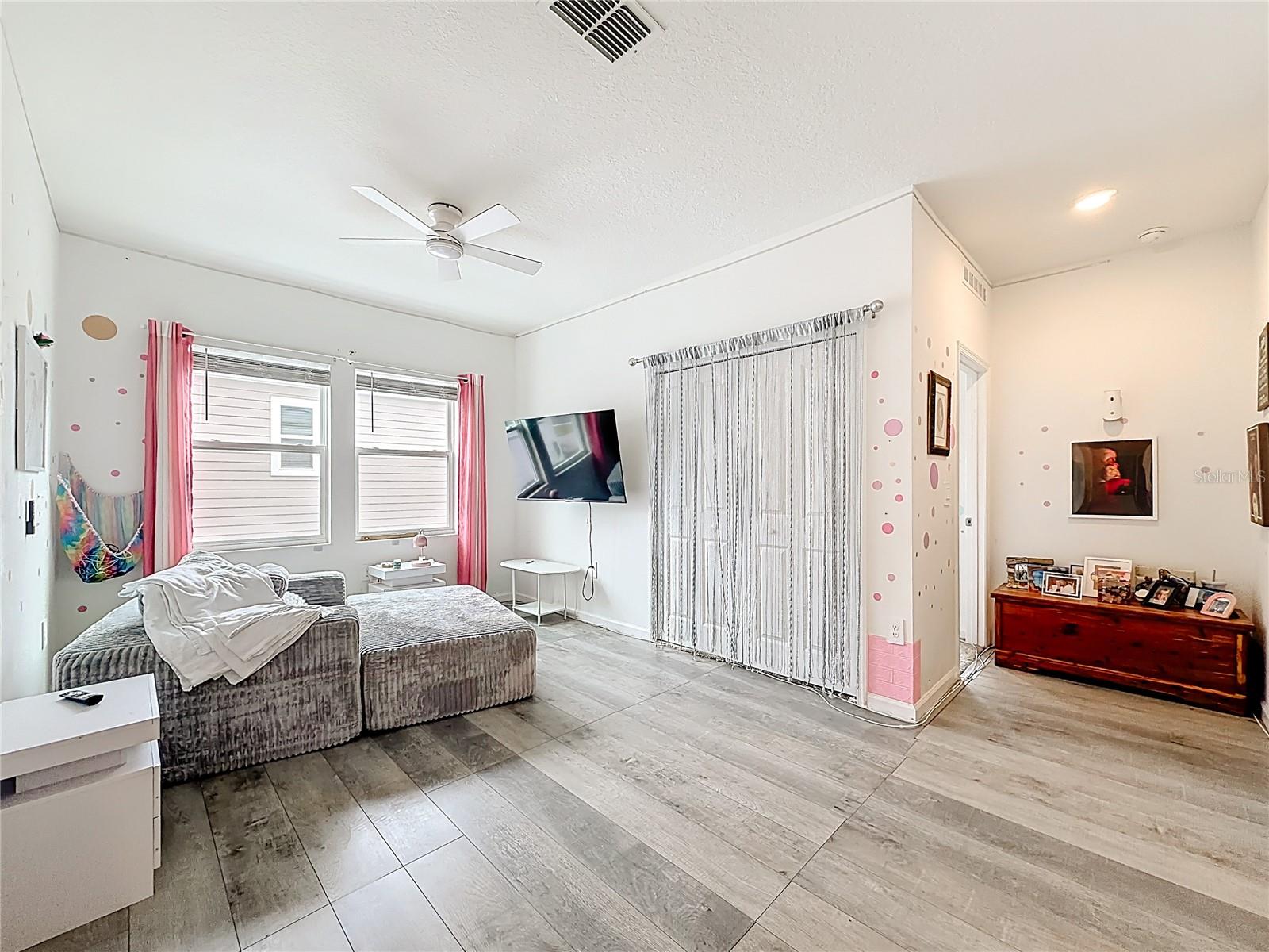 RHETTS RDG - Residential