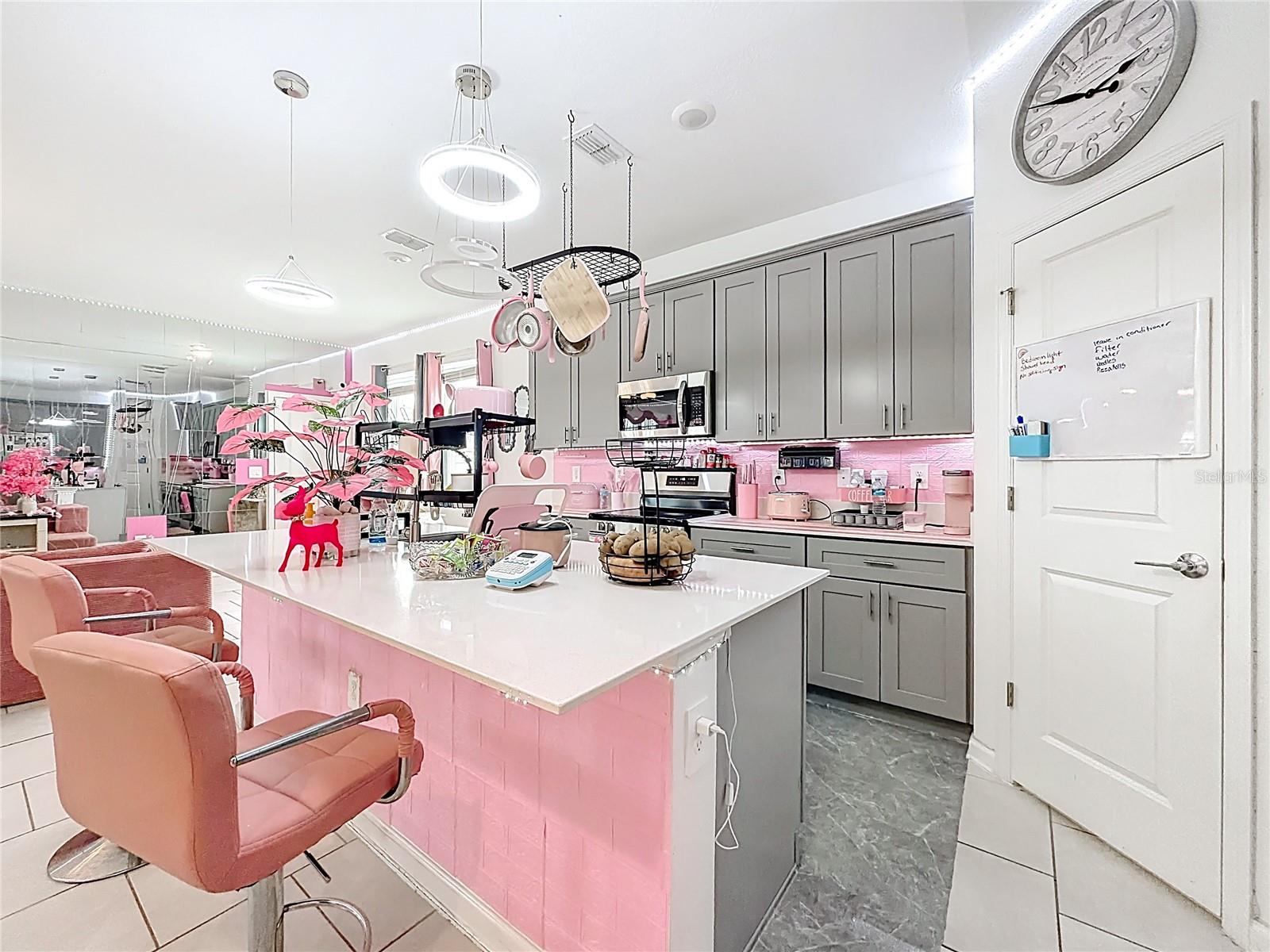 RHETTS RDG - Residential