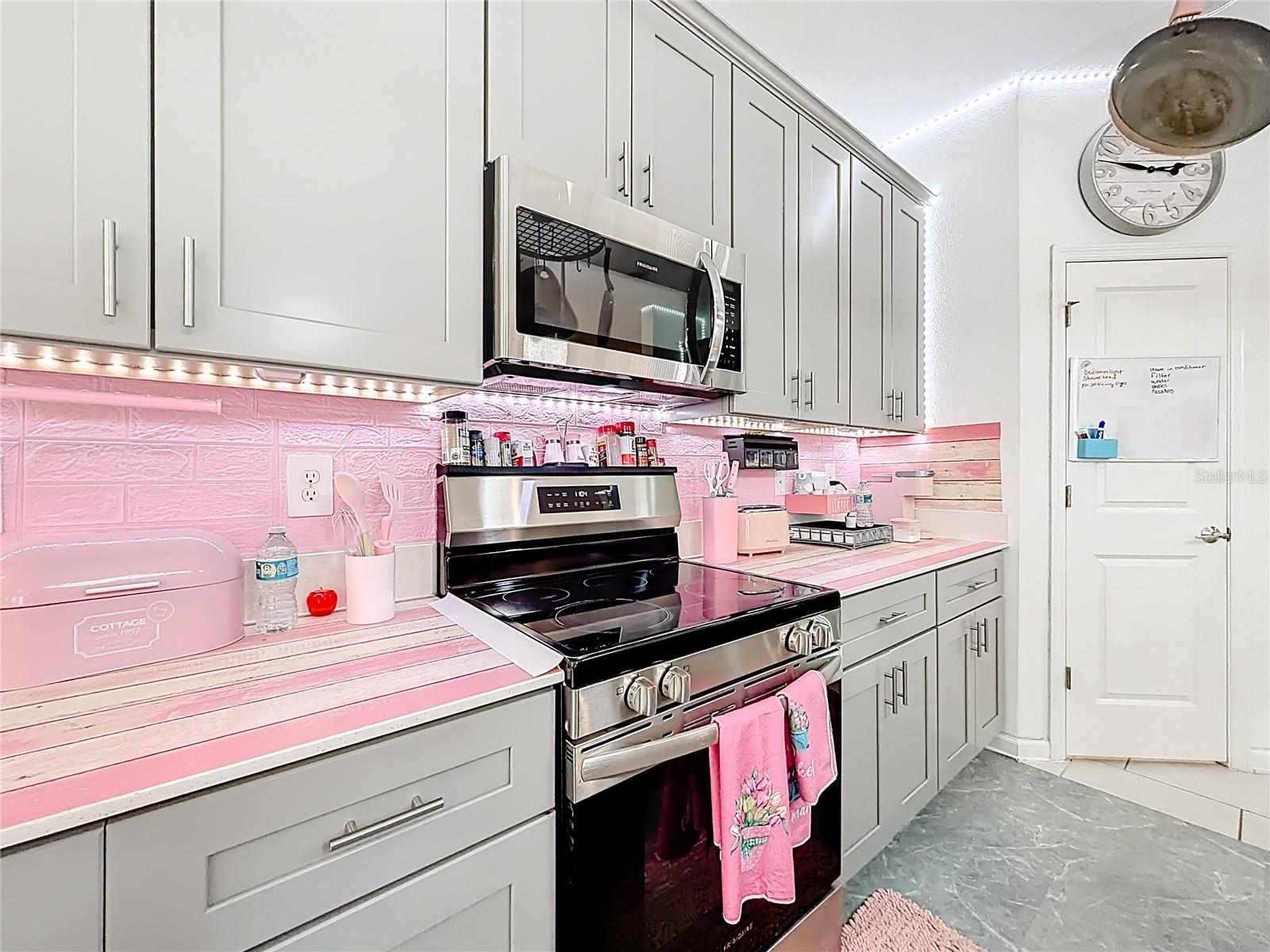 RHETTS RDG - Residential