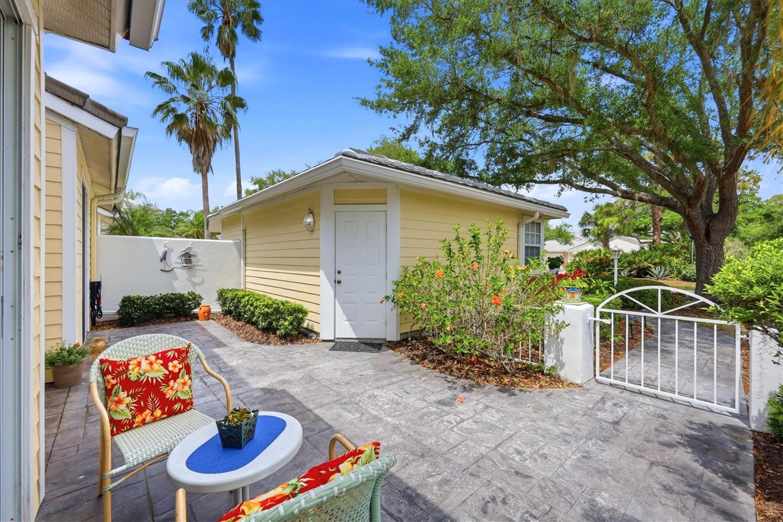 UNIVERSITY PARK COUNTRY CLUB - Residential