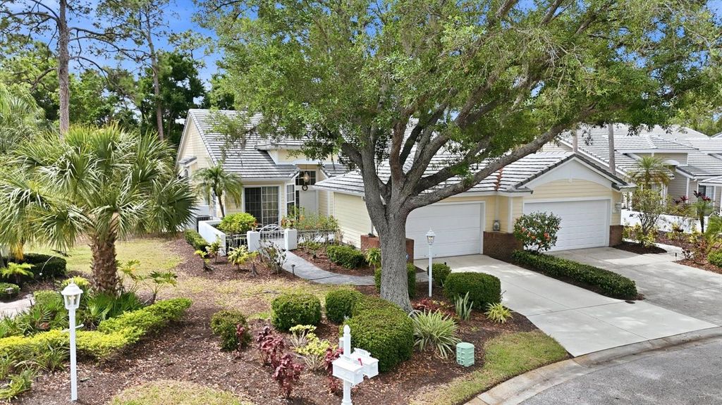 Photo of 7731 Whitebridge Glen, University Park, FL 34201 (MLS # A4688909)