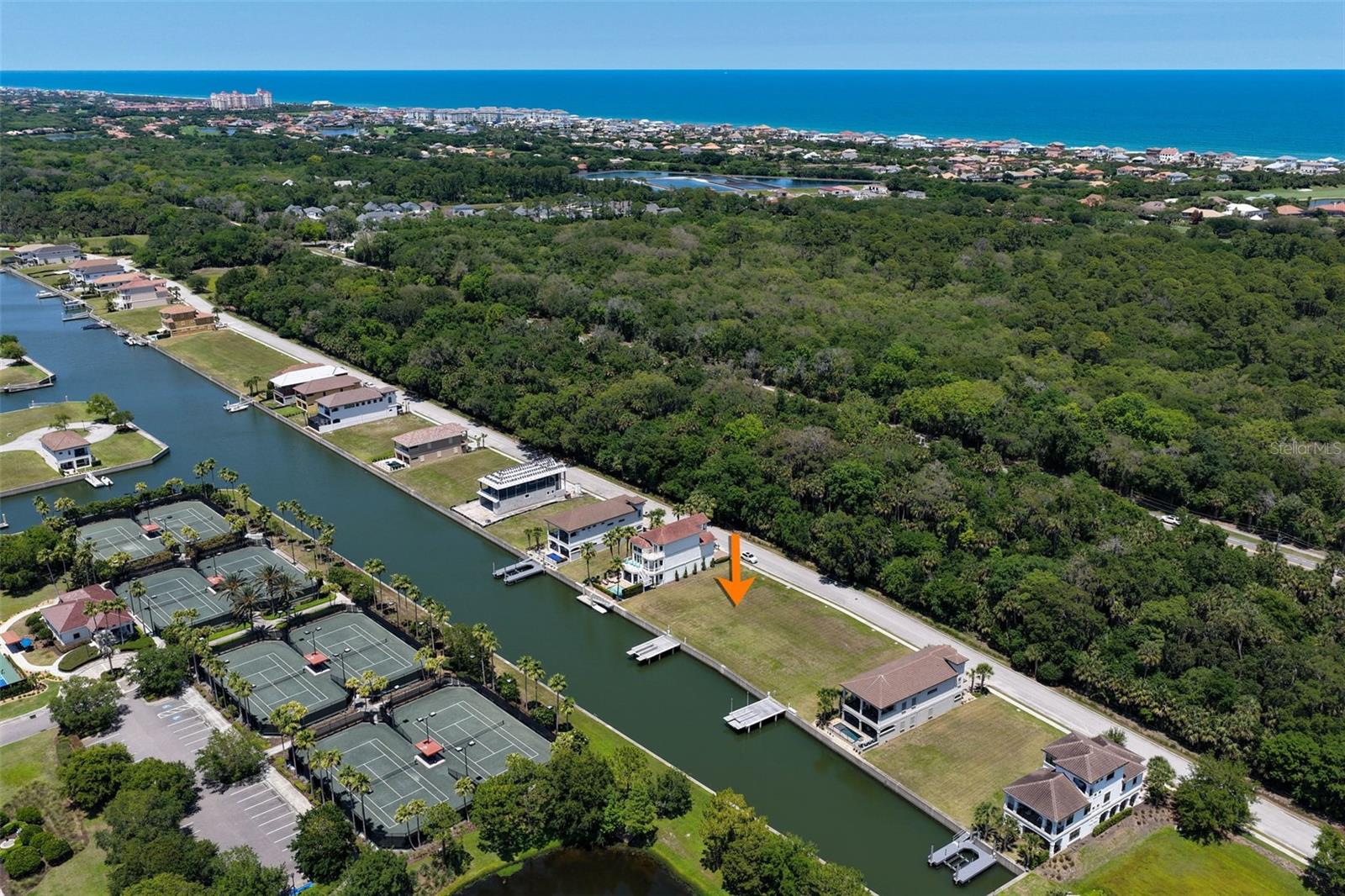YACHT HARBOR - Land