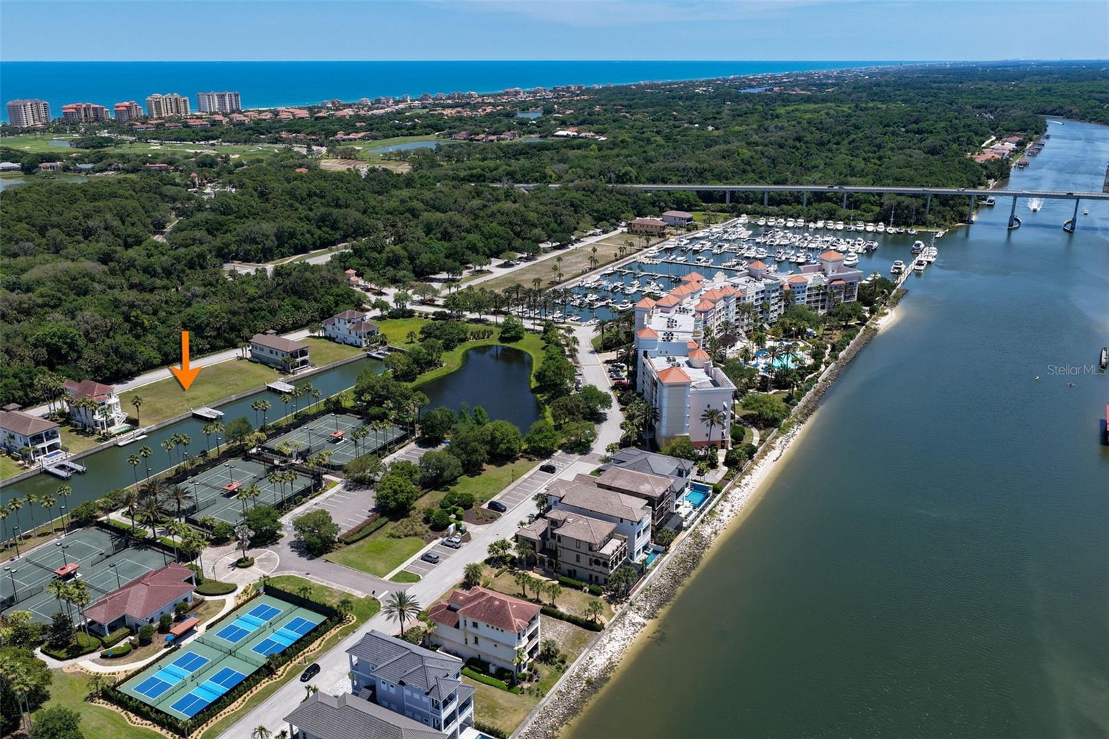 YACHT HARBOR - Land