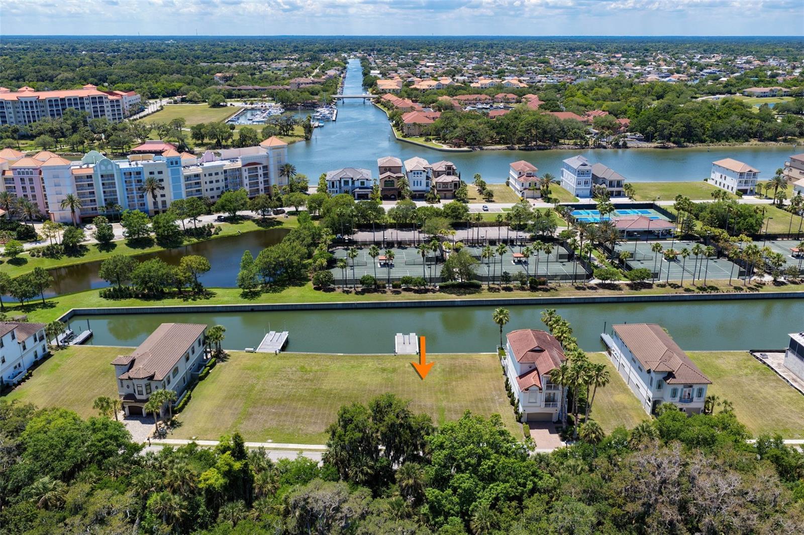 YACHT HARBOR - Land