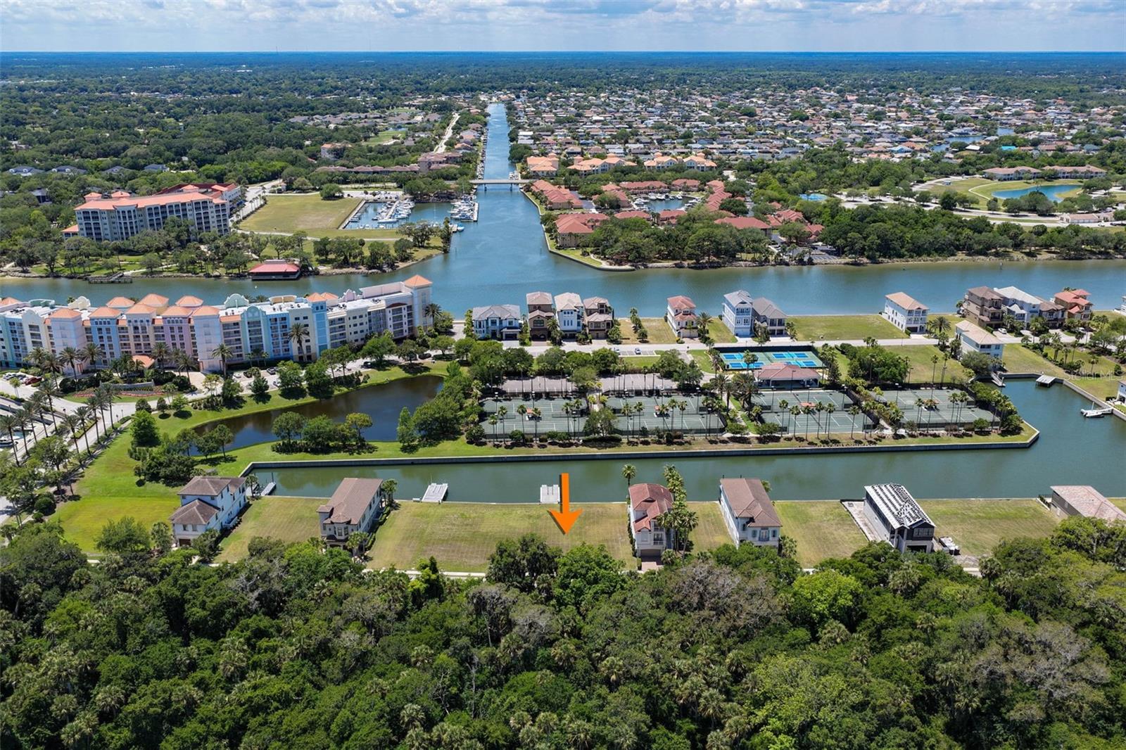 YACHT HARBOR - Land