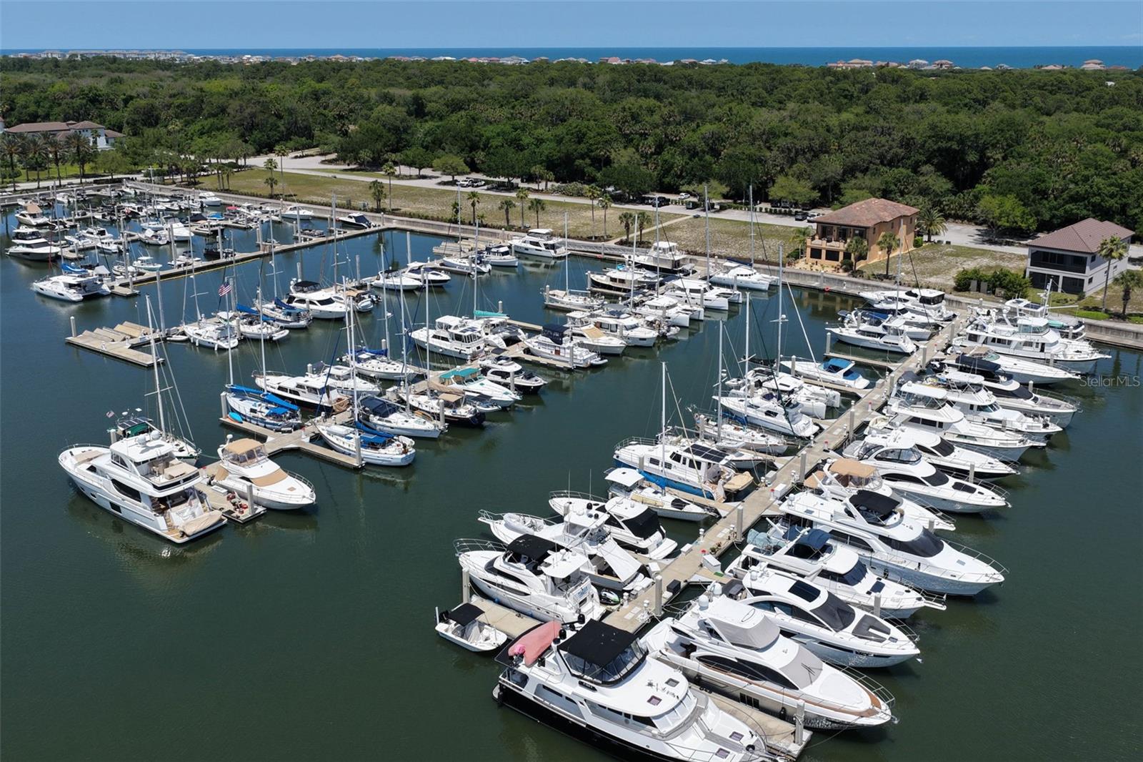 YACHT HARBOR - Land