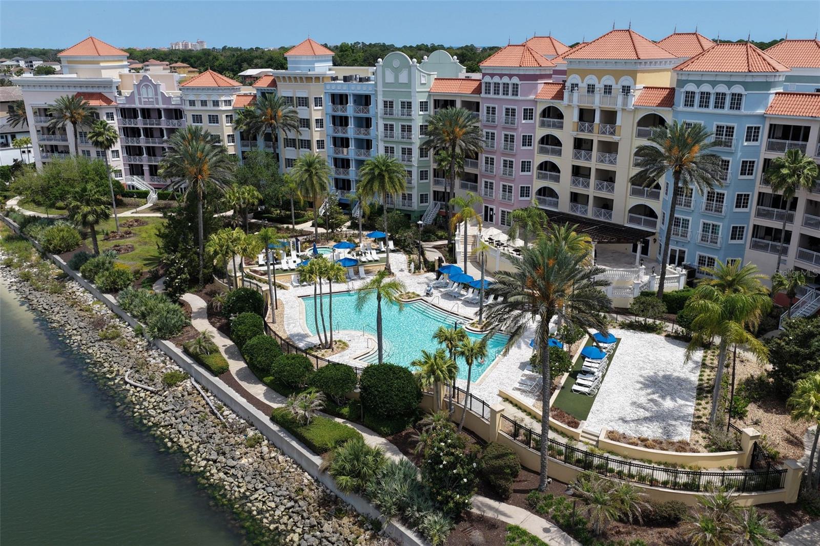 YACHT HARBOR - Land