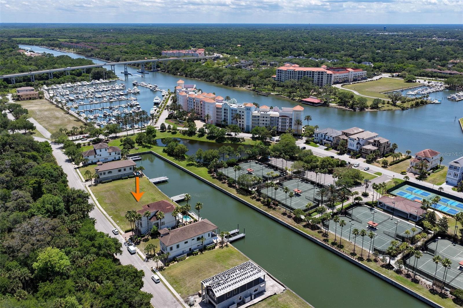 YACHT HARBOR - Land