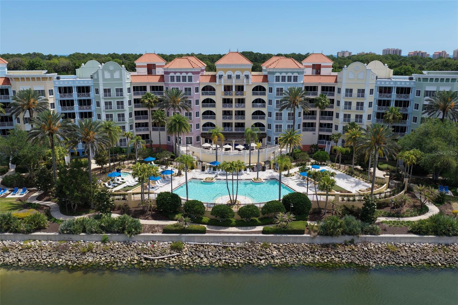 YACHT HARBOR - Land